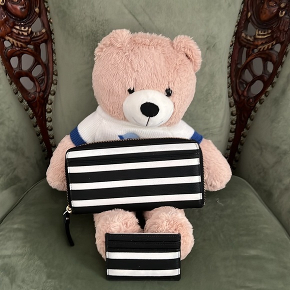 Almost new kate spade black and white wallet with small insert. - Picture 3 of 3